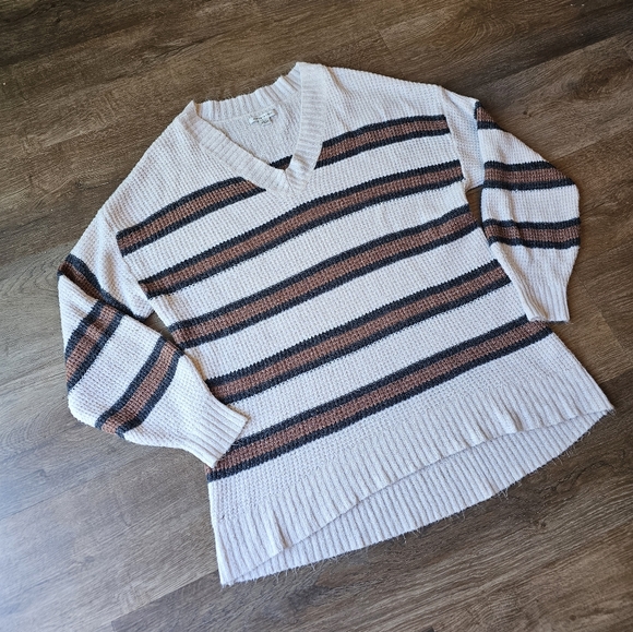 American eagle oversized V neck soft ivory brown and black striped sweater sz M - Picture 3 of 11